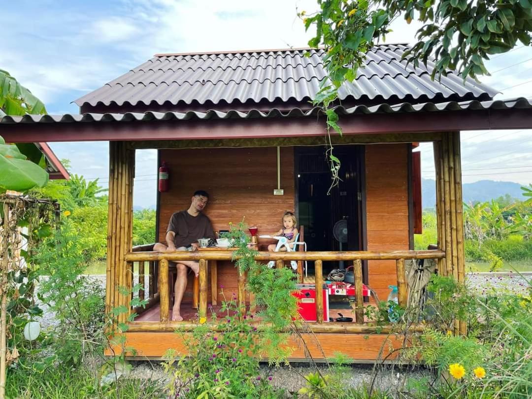 Nana Bungalows Ban Tan Habitación foto